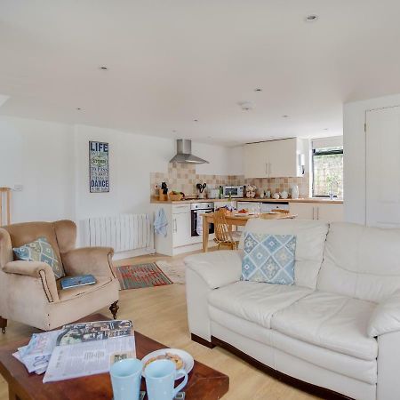 Little England Cottage Milborne Saint Andrew Экстерьер фото