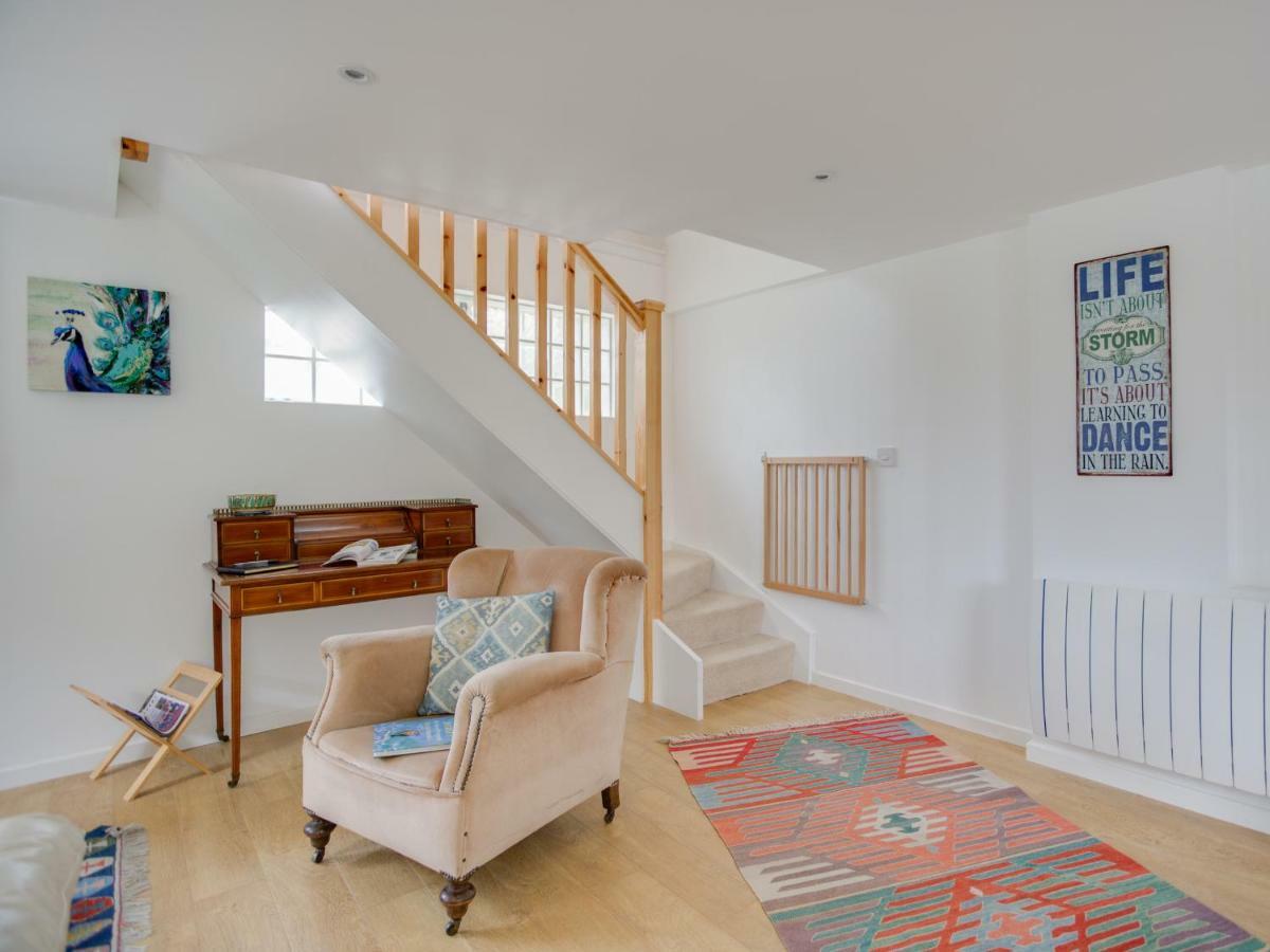 Little England Cottage Milborne Saint Andrew Экстерьер фото