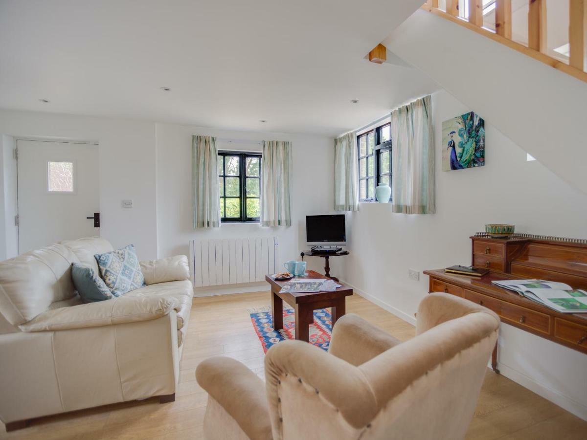 Little England Cottage Milborne Saint Andrew Экстерьер фото