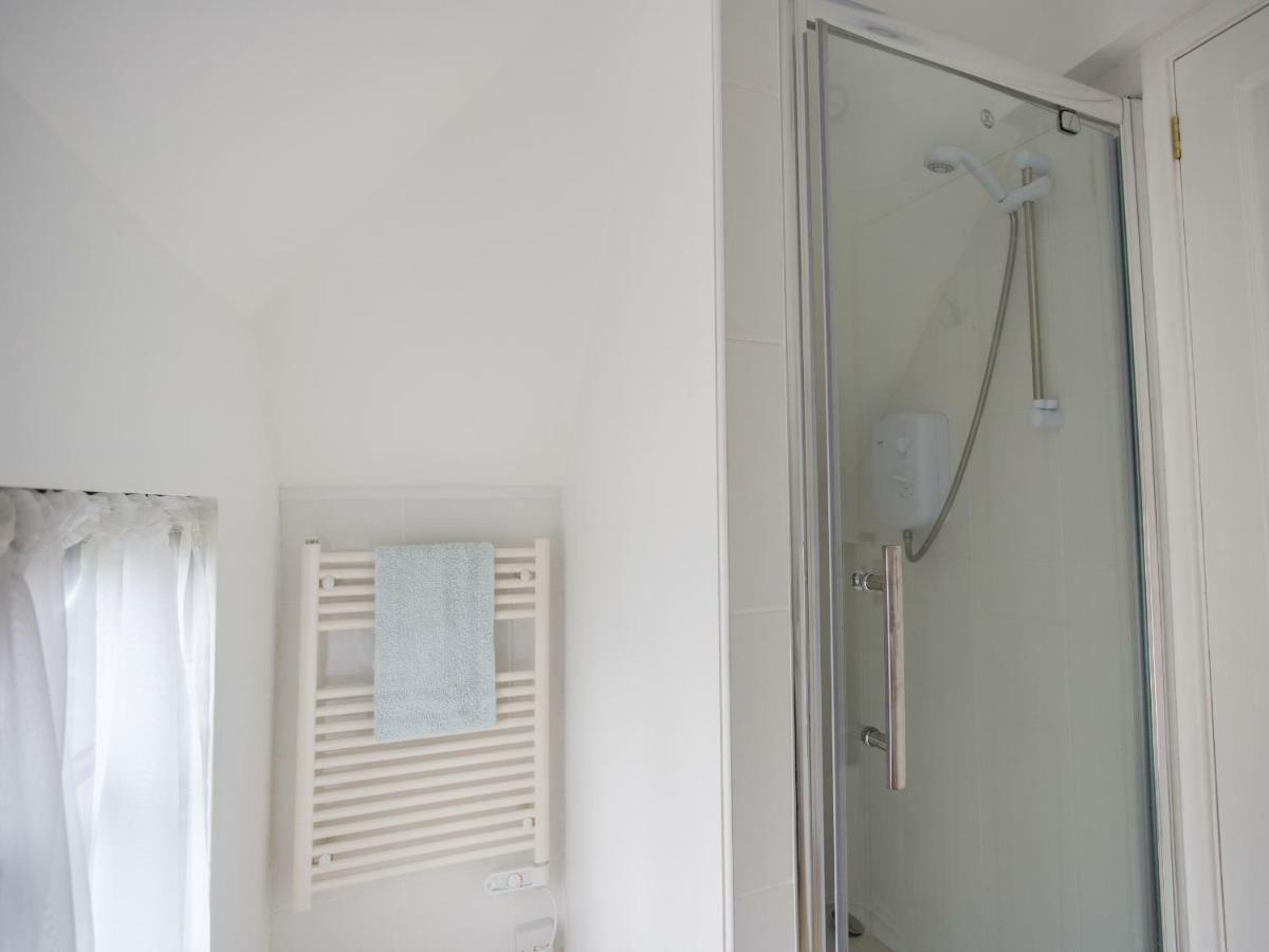 Little England Cottage Milborne Saint Andrew Экстерьер фото