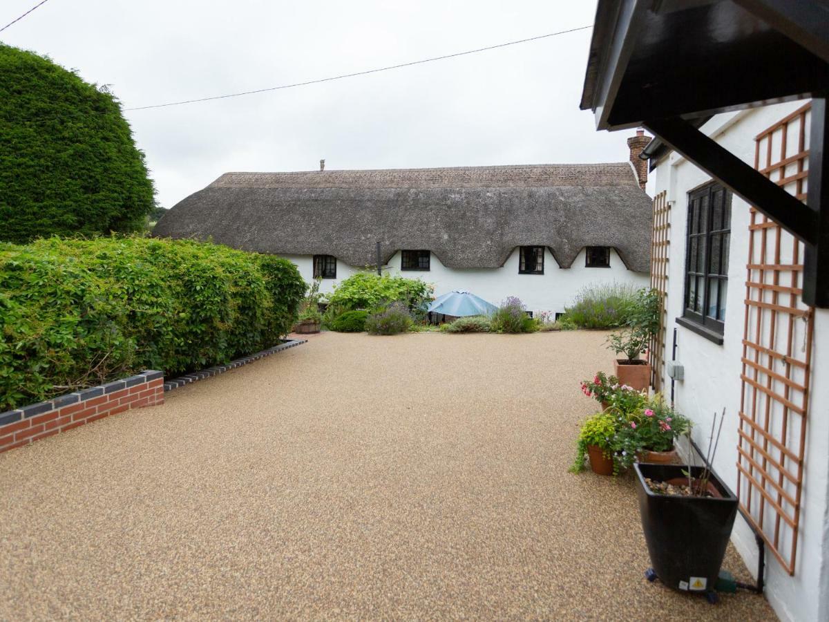 Little England Cottage Milborne Saint Andrew Экстерьер фото